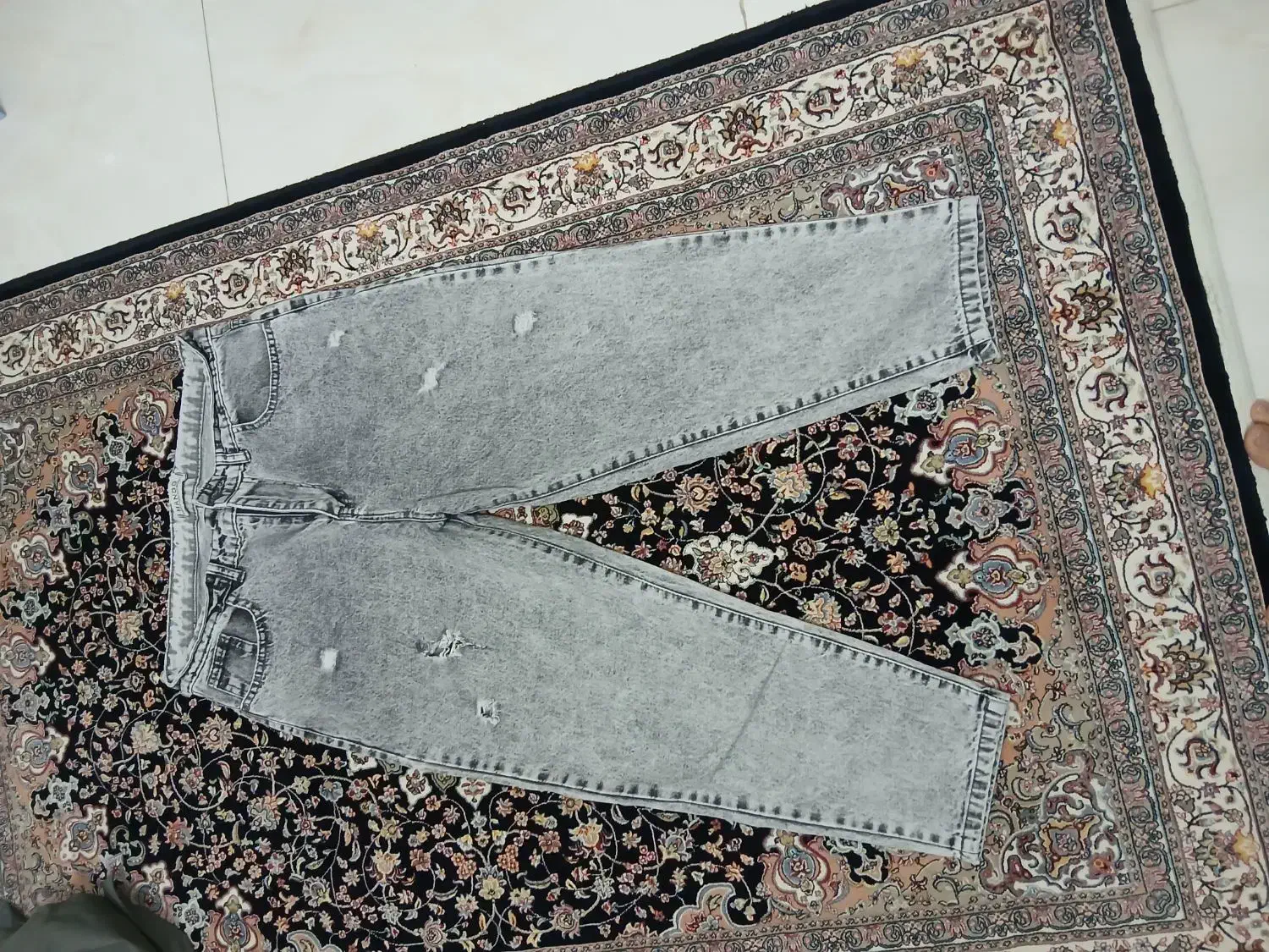 دو عدد شلوار لی|لباس|اراک, |دیوار