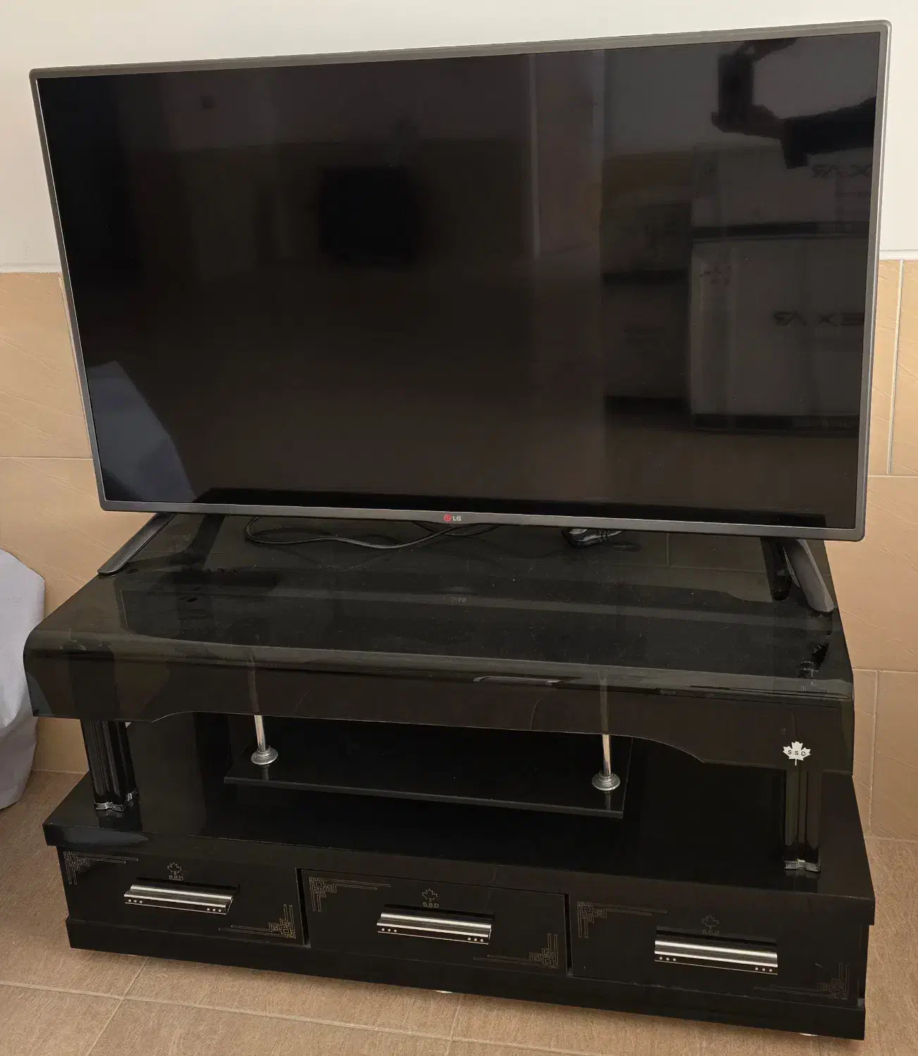 تلویزیون LG ال جی ۴۷ اینچ اصلی|تلویزیون و پروژکتور|شیراز, شهرک سراج|دیوار