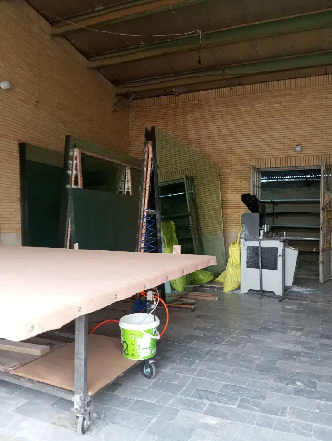 شیشه بری و آینه|مصالح و تجهیزات ساختمان|گلبهار, شهر جدید گلبهار|دیوار