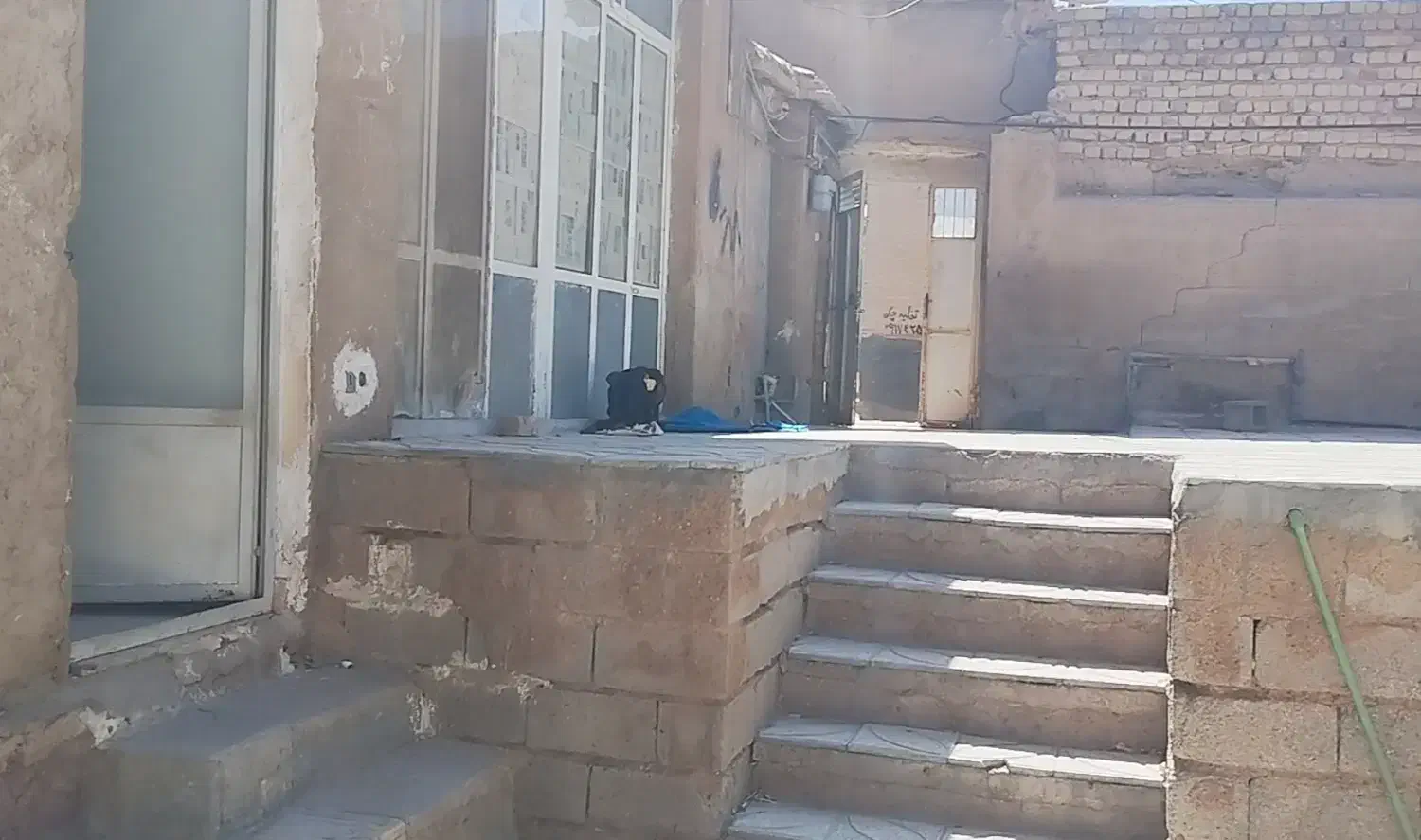 فروش منزل کلنگی قابل سکونت|فروش زمین و ملک کلنگی|زرقان, |دیوار