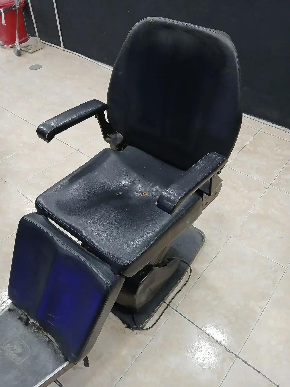 تجهیزات ارایشگاه|آرایشگاه و سالن‌های زیبایی|فامنین, |دیوار