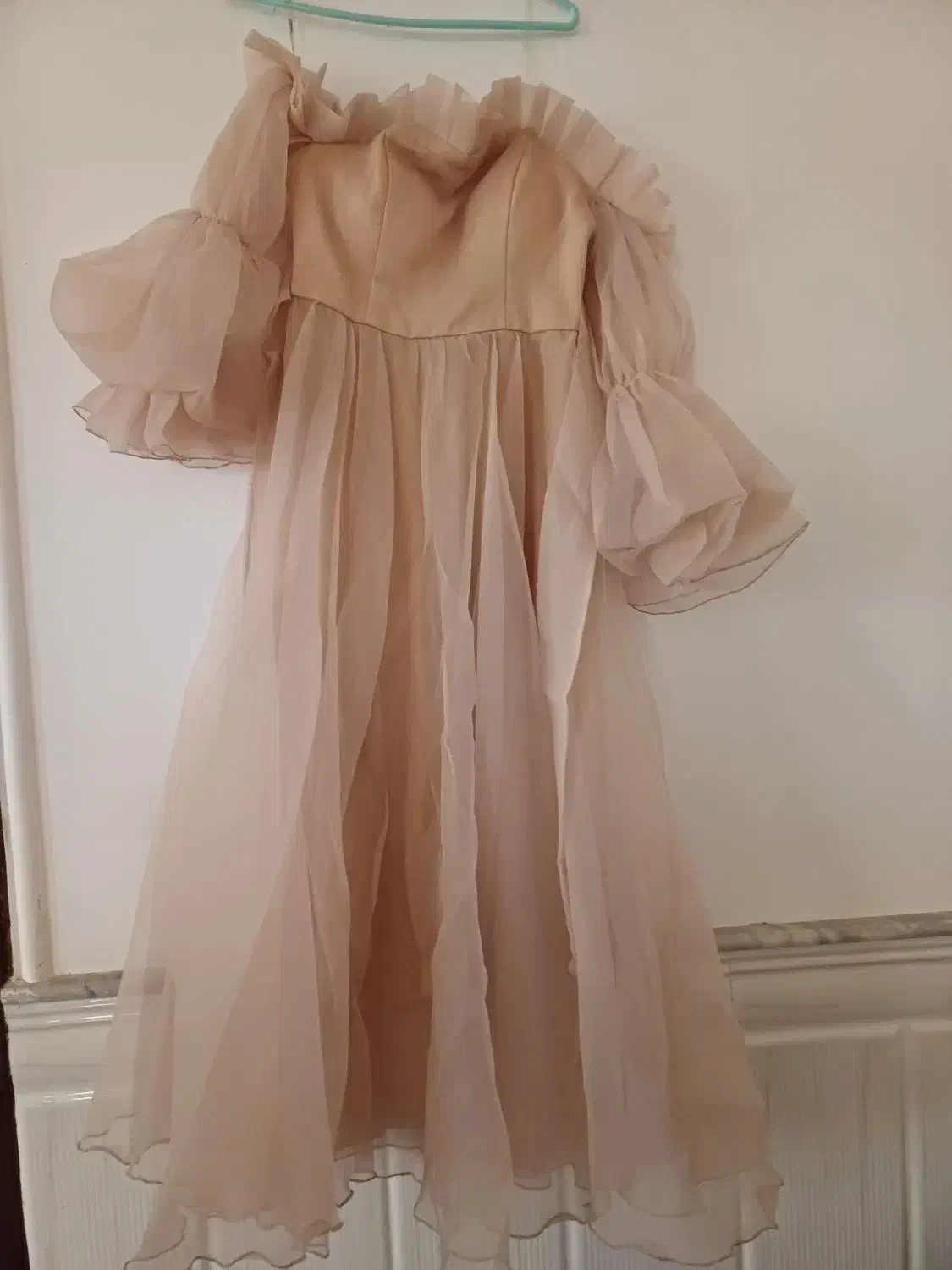 لباس مجلسی|لباس|فامنین, |دیوار