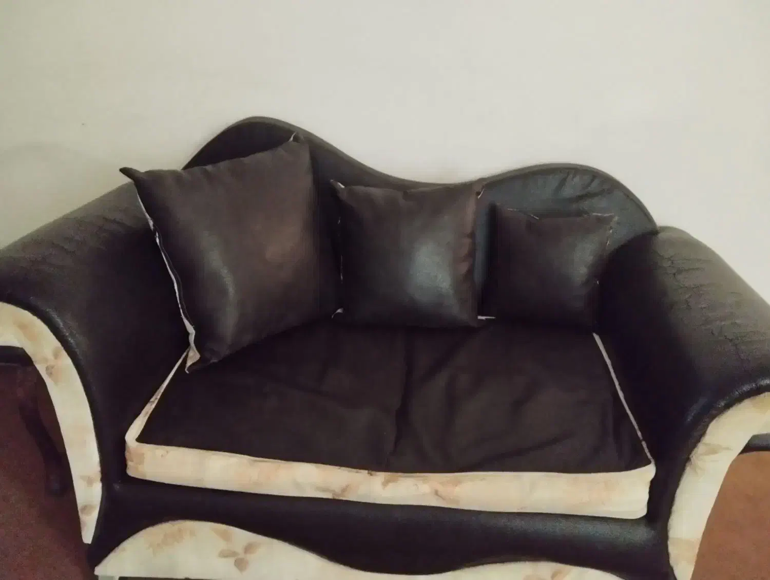 مبل چرمی اسکارلت، فروش فوری|مبلمان خانگی و میز عسلی|فولادشهر, فولادشهر|دیوار