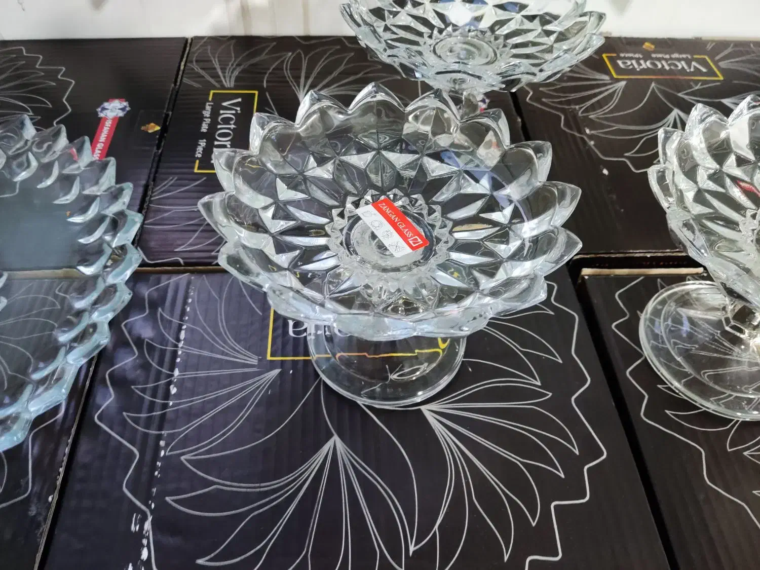 هدیه روز زن و مادر بلور پایه دار دوطبقه زیبا|ظروف سرو و پذیرایی|اصفهان, گلزار|دیوار