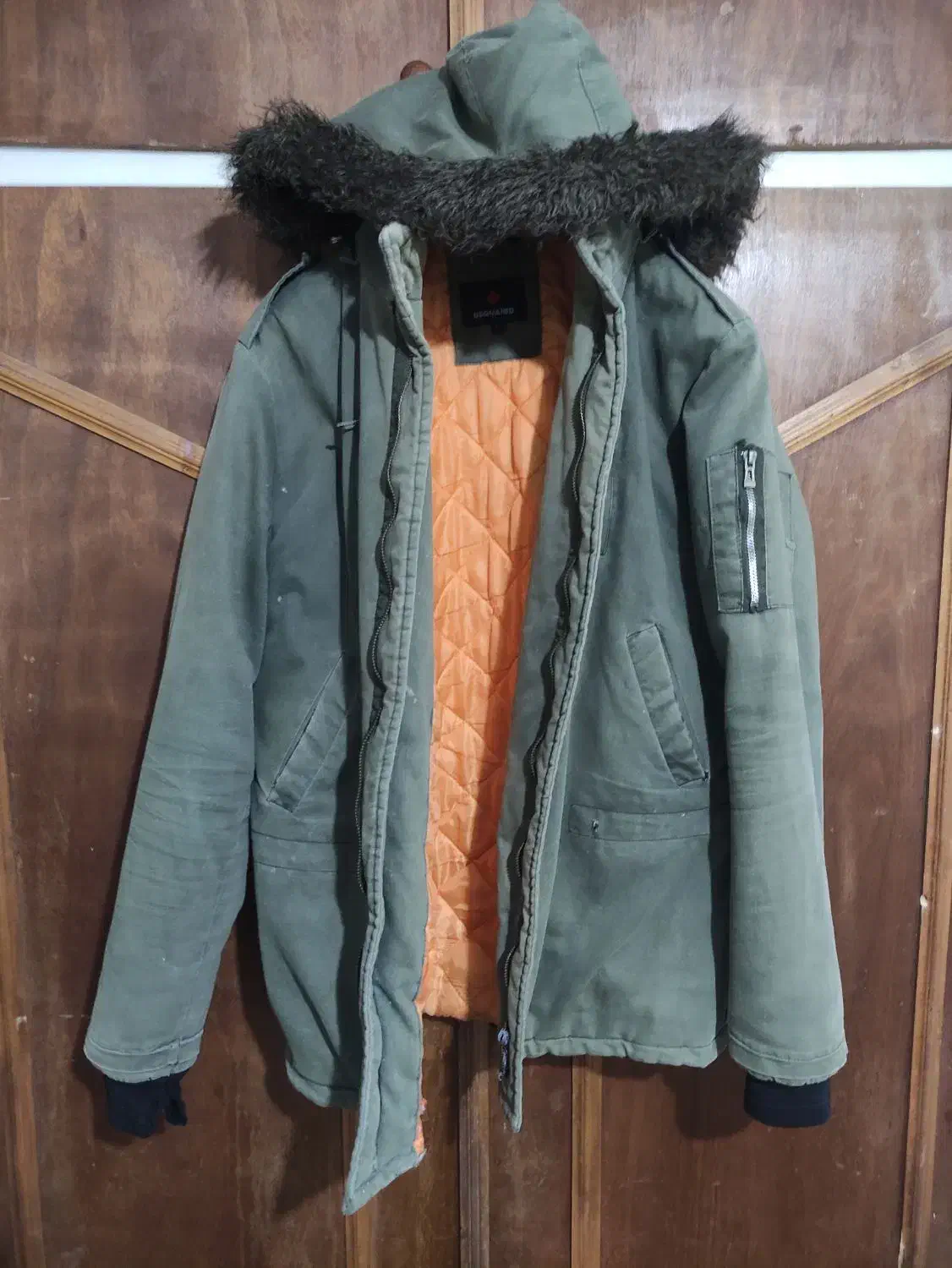 کآپشن کلاهدار|لباس|رشت, حمیدیان|دیوار