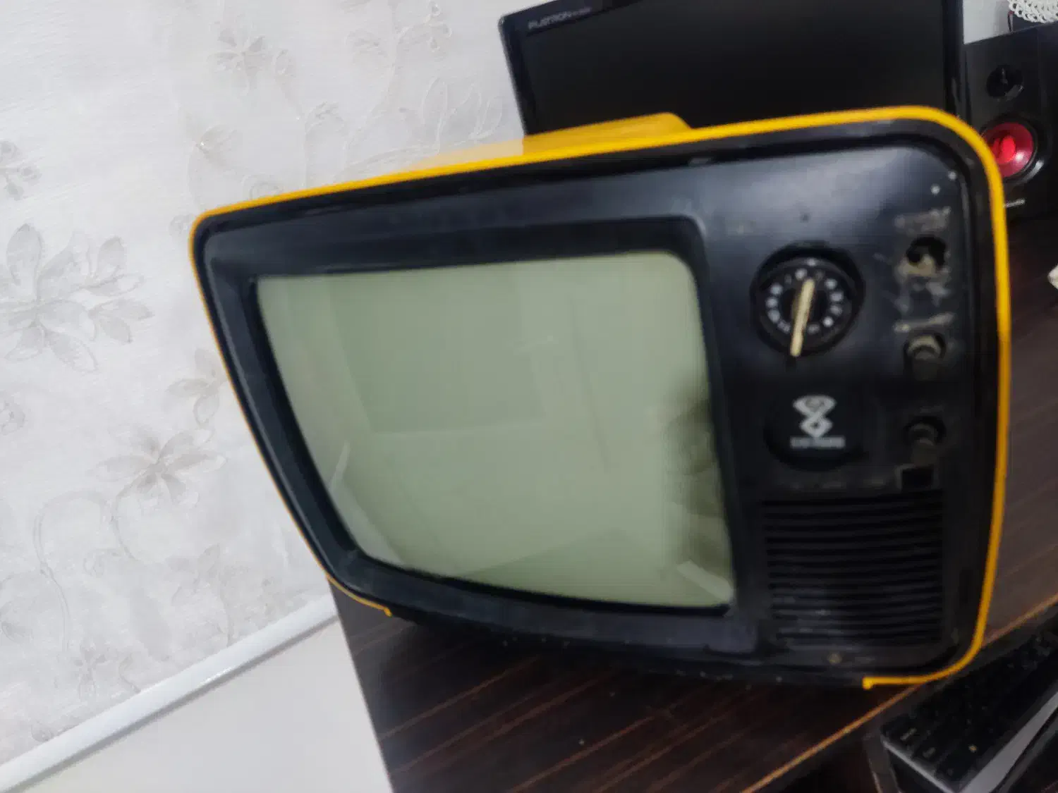 تلویزیون قدیمی پارس|کلکسیون اشیاء عتیقه|همدان, |دیوار