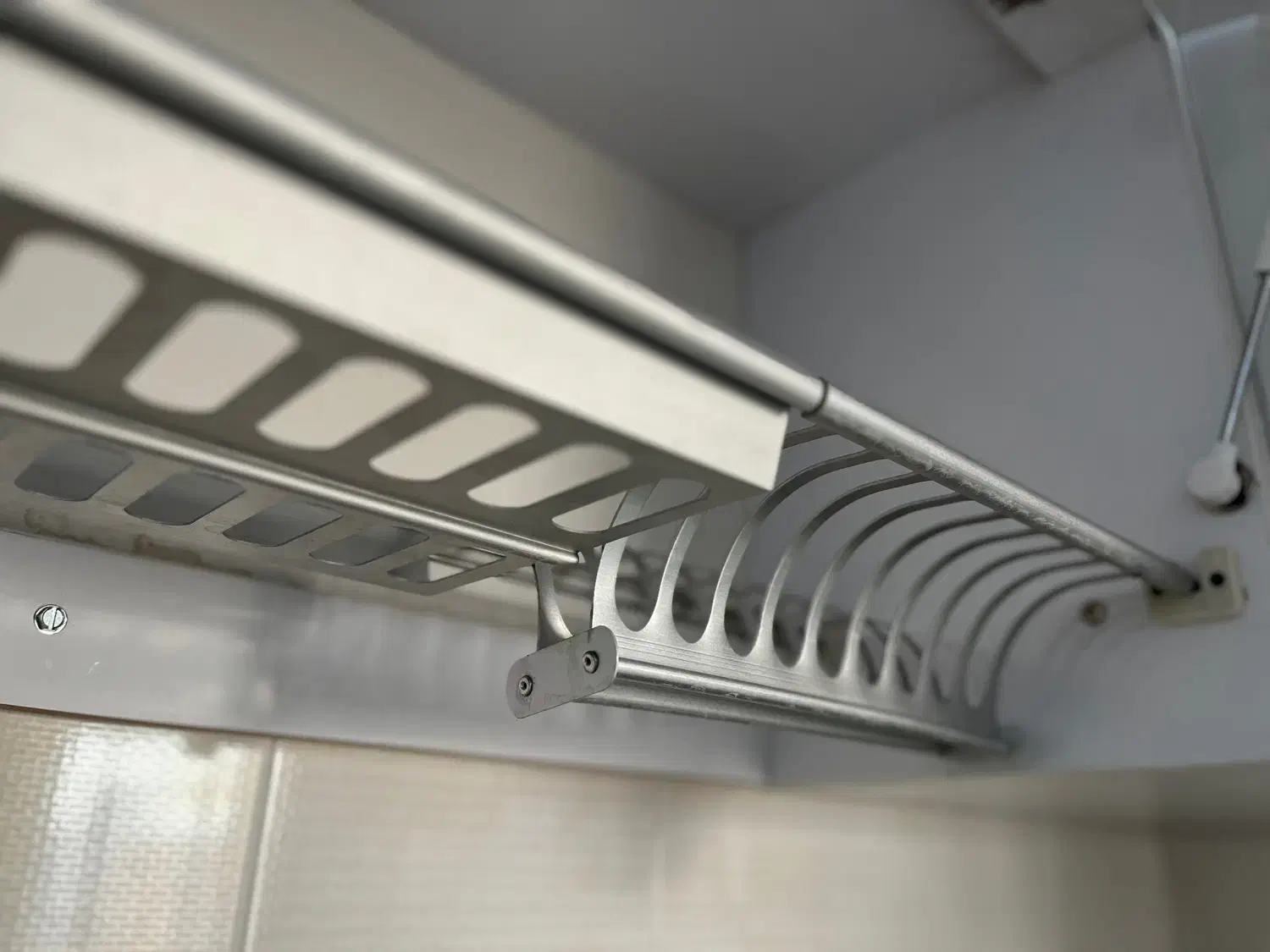 ابچکان آلومینیومی اصل|آب‌چکان و نظم‌دهنده ظروف|صدرا-فارس, فاز ۱|دیوار