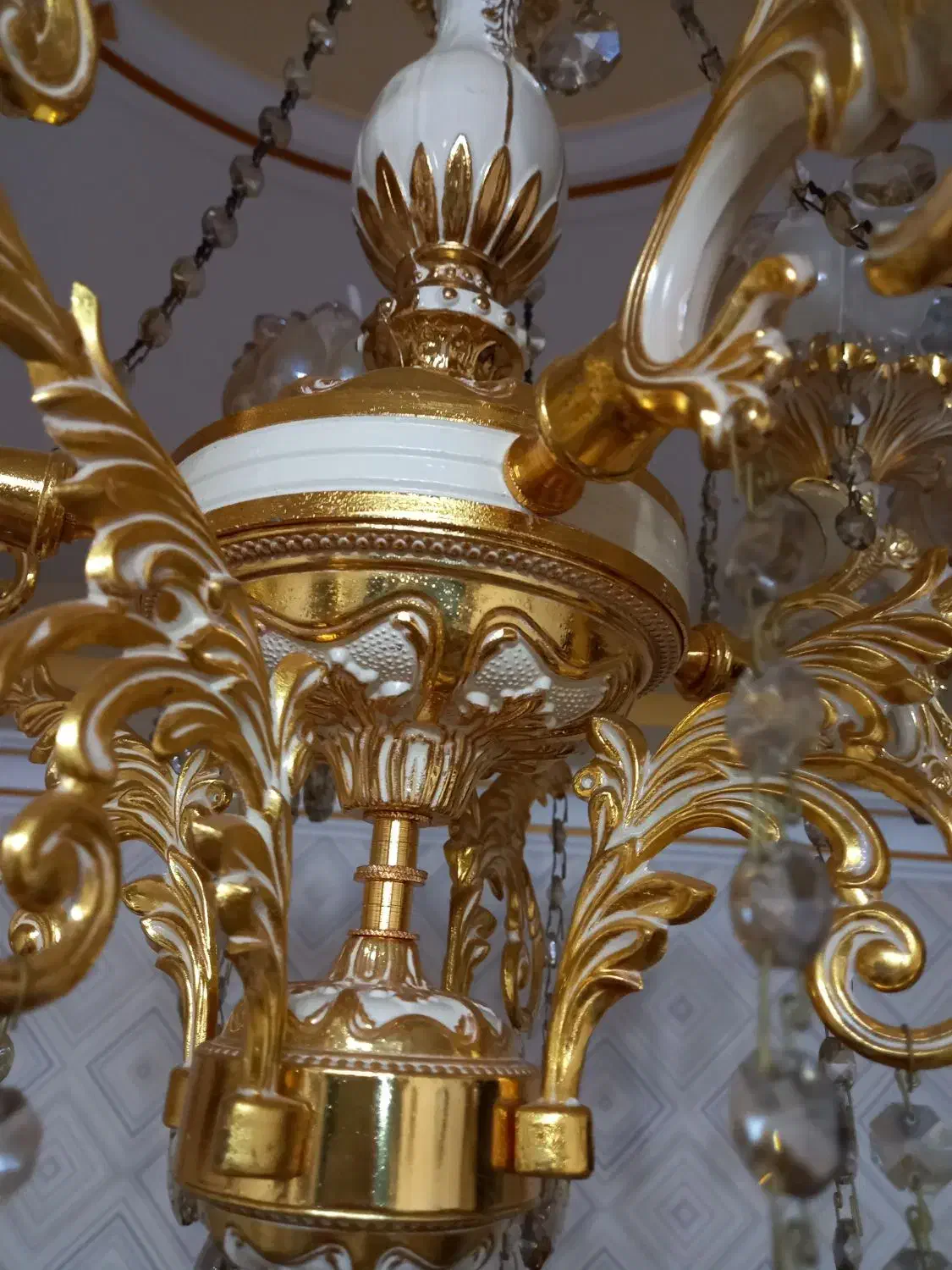 لوستر ۴شاخه کریستالی رنگ طلایی|لوستر و چراغ آویز|رشت, کوی مهر|دیوار