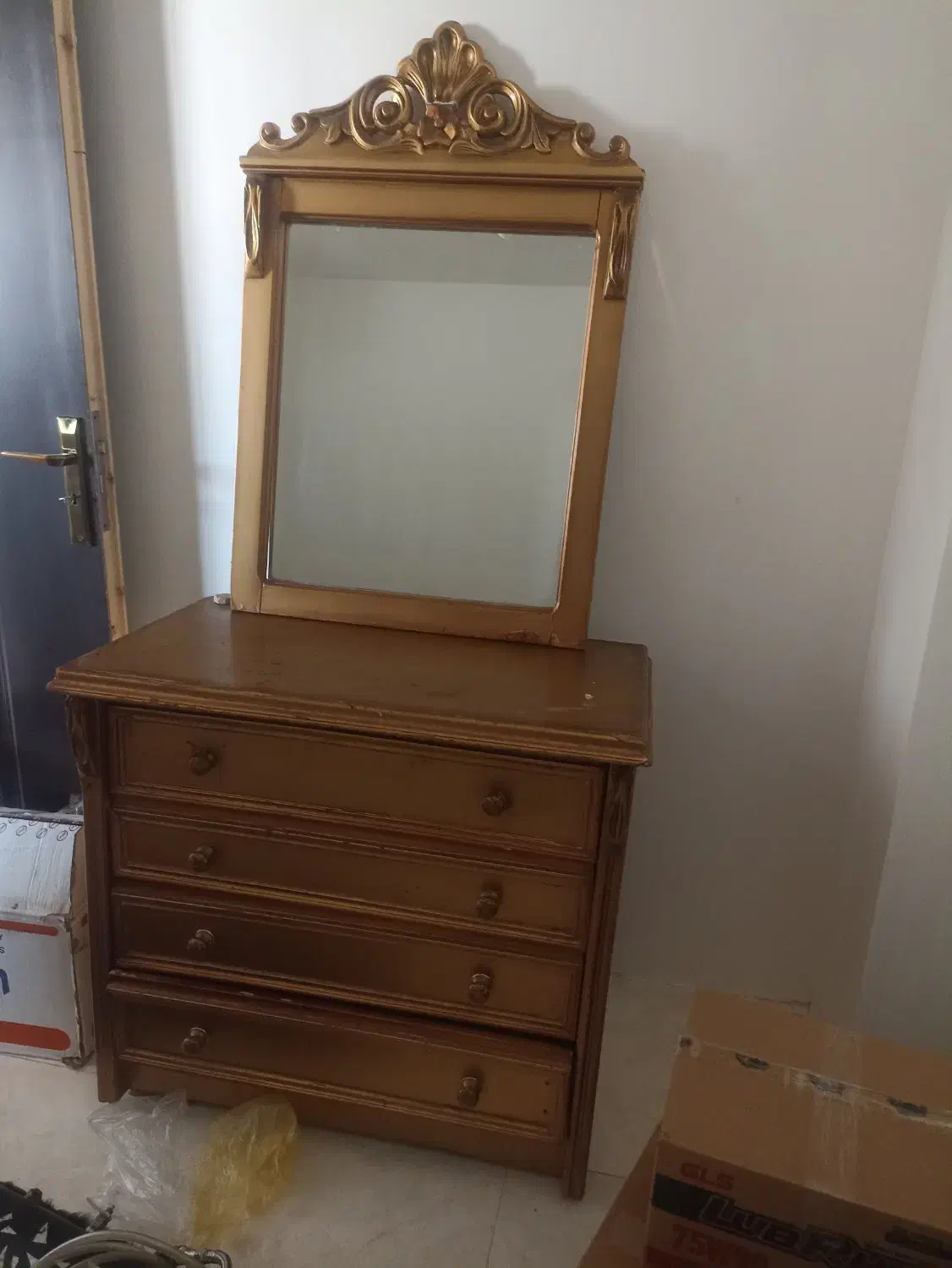 میز و اینه ارایشی|مبلمان خانگی و میز عسلی|شیراز, کوشک میدان|دیوار