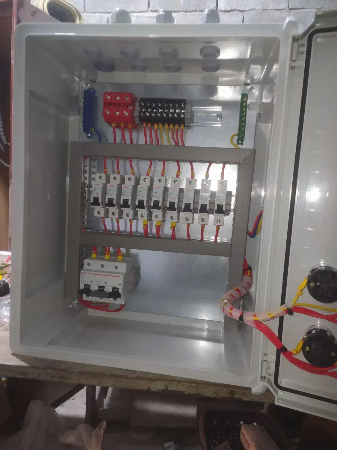 برق خورشیدی و صنعتی|خدمات پیشه و مهارت|آبپخش, |دیوار