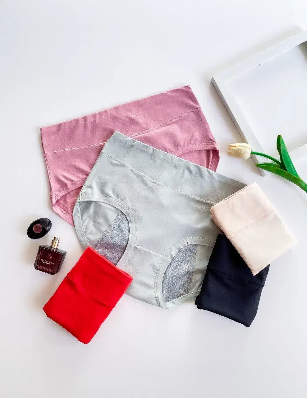 شورتکس یا همون شورت پریودی|لباس|مهاجران, |دیوار