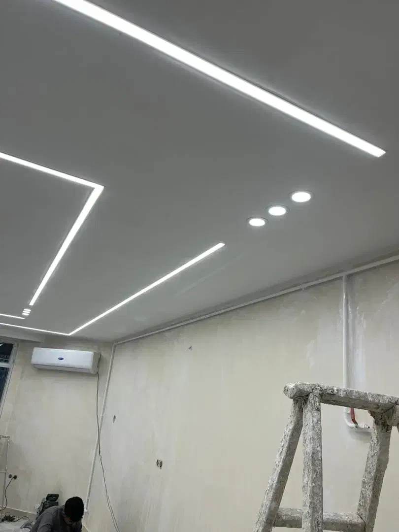 برقکار لاینر نصب لاین نوری هالوژن نور مخفی نقد وچک|خدمات پیشه و مهارت|همدان, |دیوار