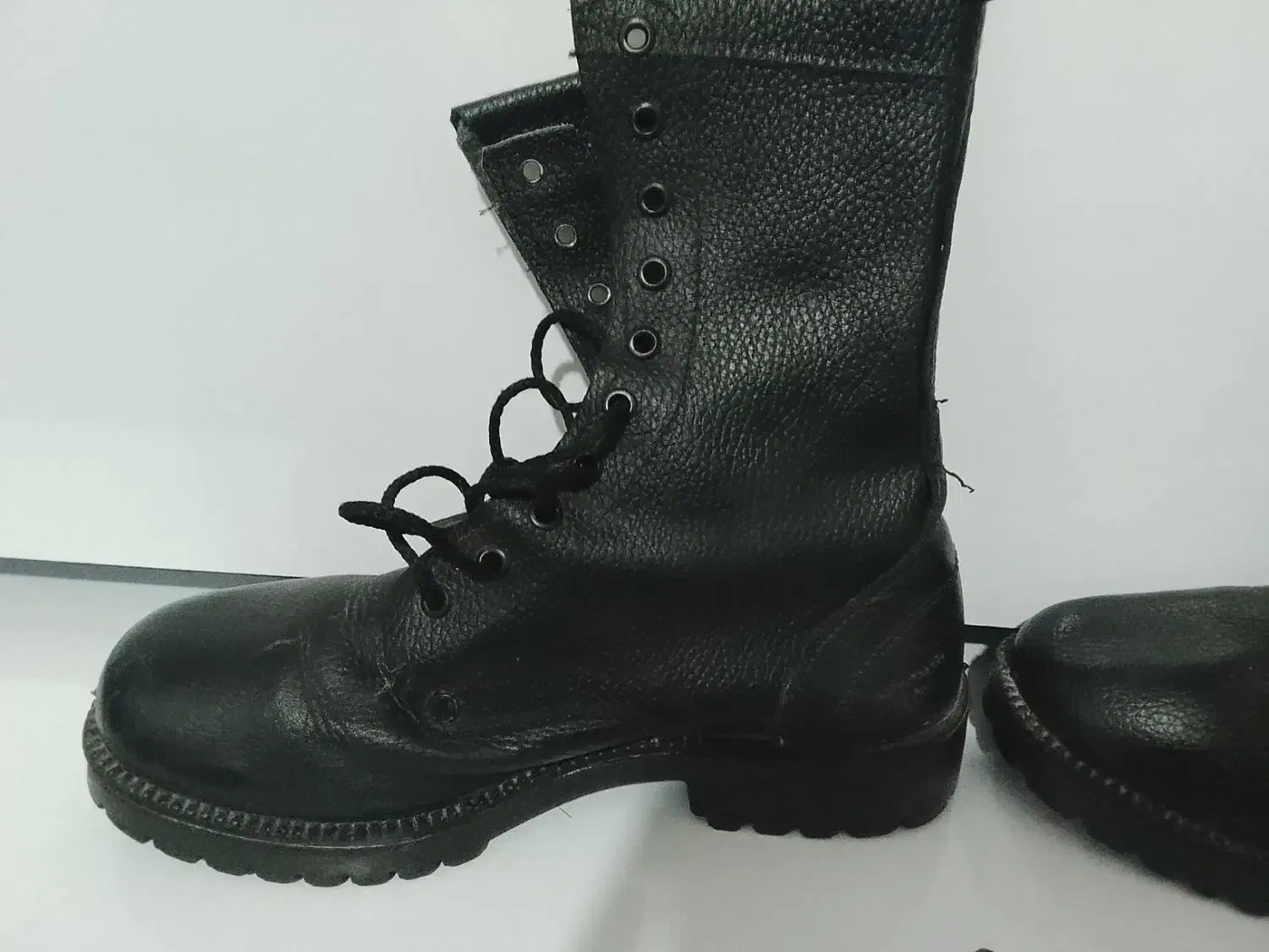 پوتین سربازی|کیف، کفش، کمربند|دورود, |دیوار