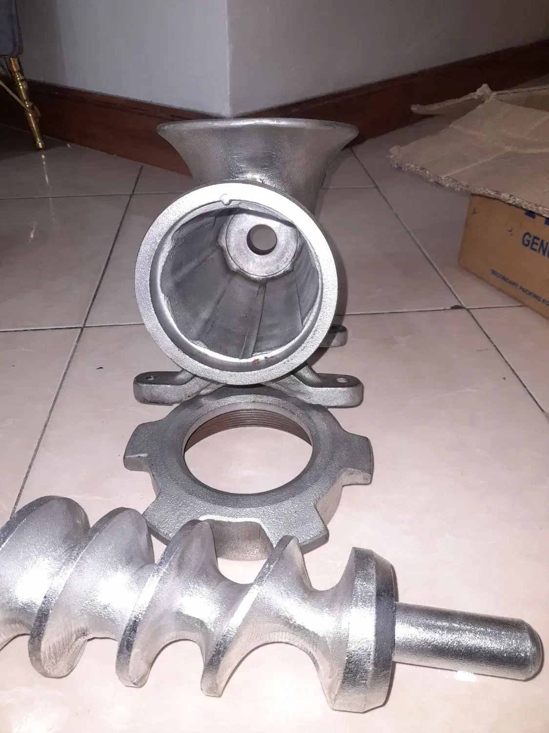 گلویی کامل چرخ گوشت ۳۲ پنجره ۴۲|کافیشاپ و رستوران|تهران, هاشمآباد|دیوار