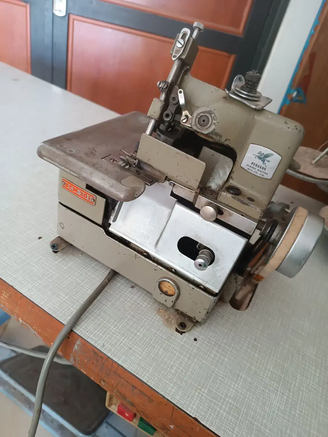 سردوز|چرخ خیاطی و ریسندگی|شیراز, گویم|دیوار