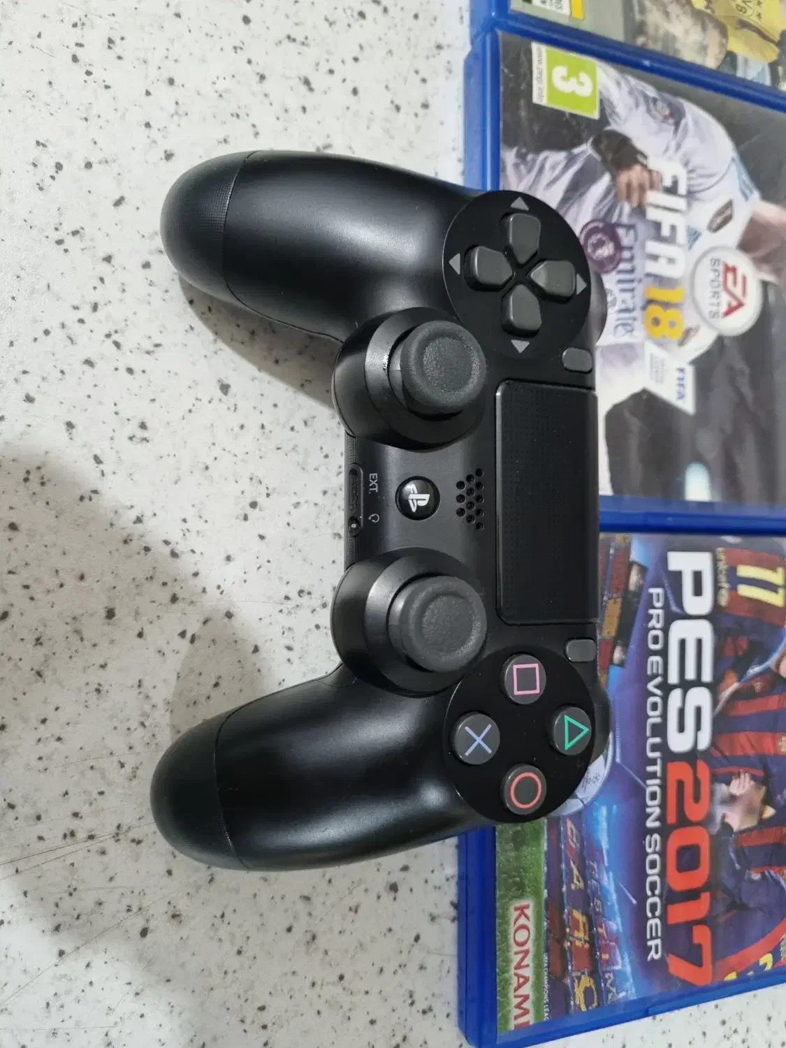 تعدادی دیسک بازی و دسته ps4|کنسول، بازی ویدئویی و آنلاین|تهران, خاک سفید|دیوار