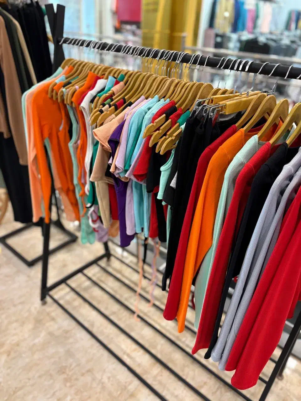 چرخکار خانم جهت کار در تولیدی پوشاک تریکو|استخدام صنعتی، فنی، مهندسی|رشت, بازار|دیوار