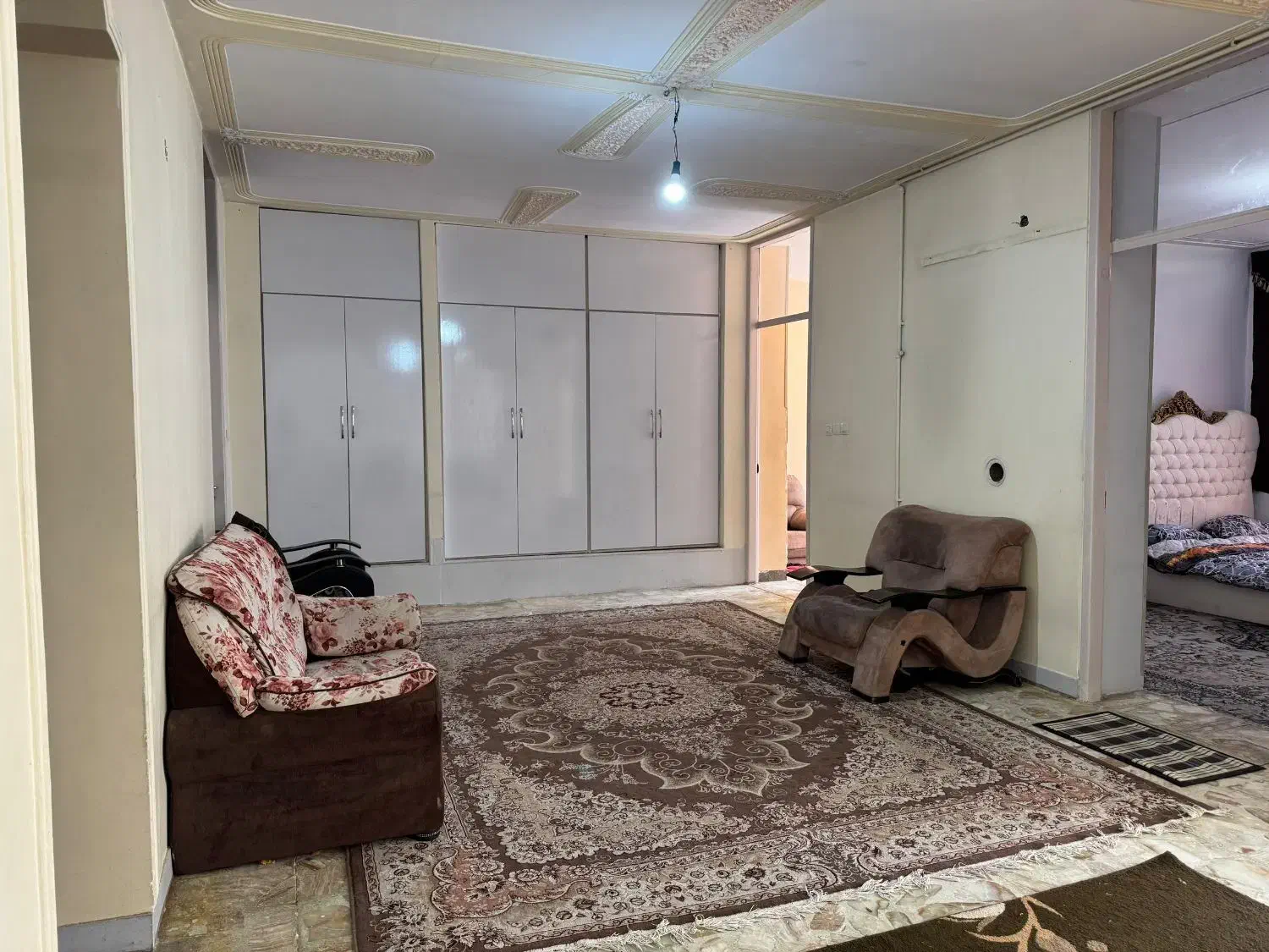 منزل مبله بسیار شیک و مرتب|اجارهٔ کوتاه‌مدت آپارتمان و سوئیت|شیراز, شهرک سراج‎|دیوار