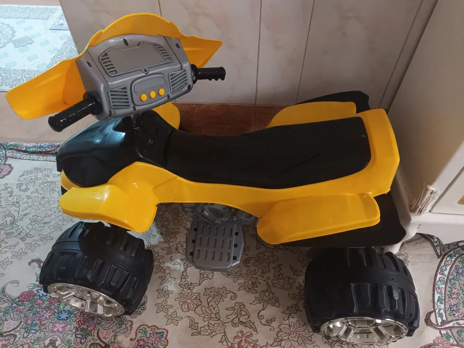 ماشین شارژی|اسباببازی بچه|قم, محمد آباد|دیوار