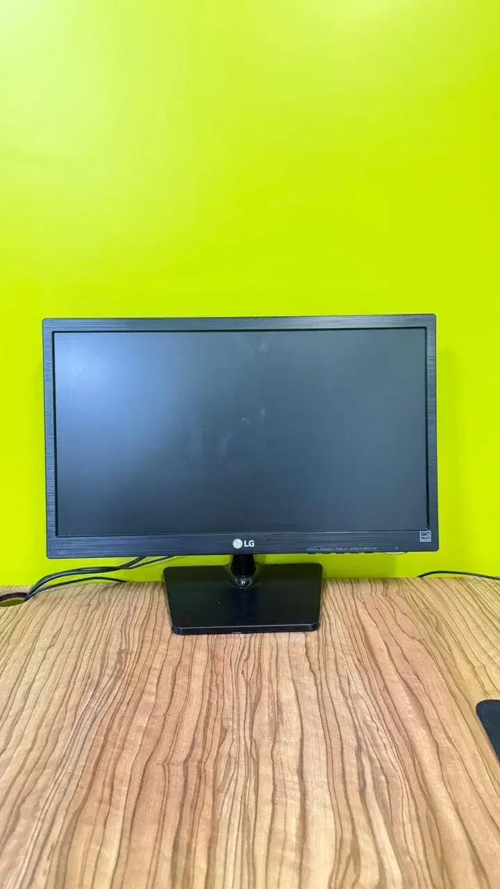 مانیتور 19 اینچ ال جی کم کارکرد|قطعات و لوازم جانبی رایانه|اردستان, |دیوار
