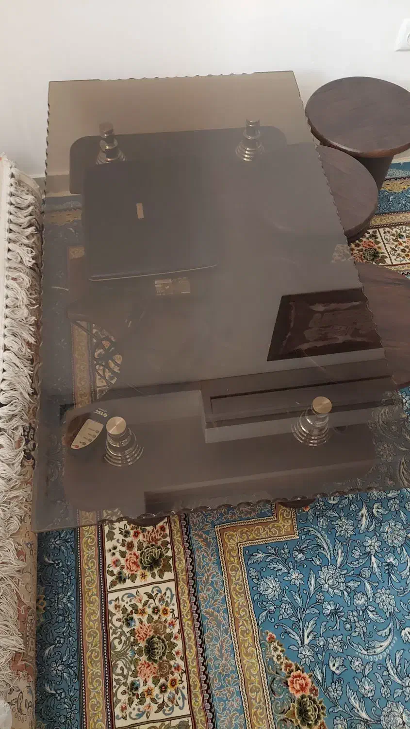 میزوسط به همراه۴ عددعسلی|مبلمان خانگی و میز عسلی|بندر امام خمینی, |دیوار