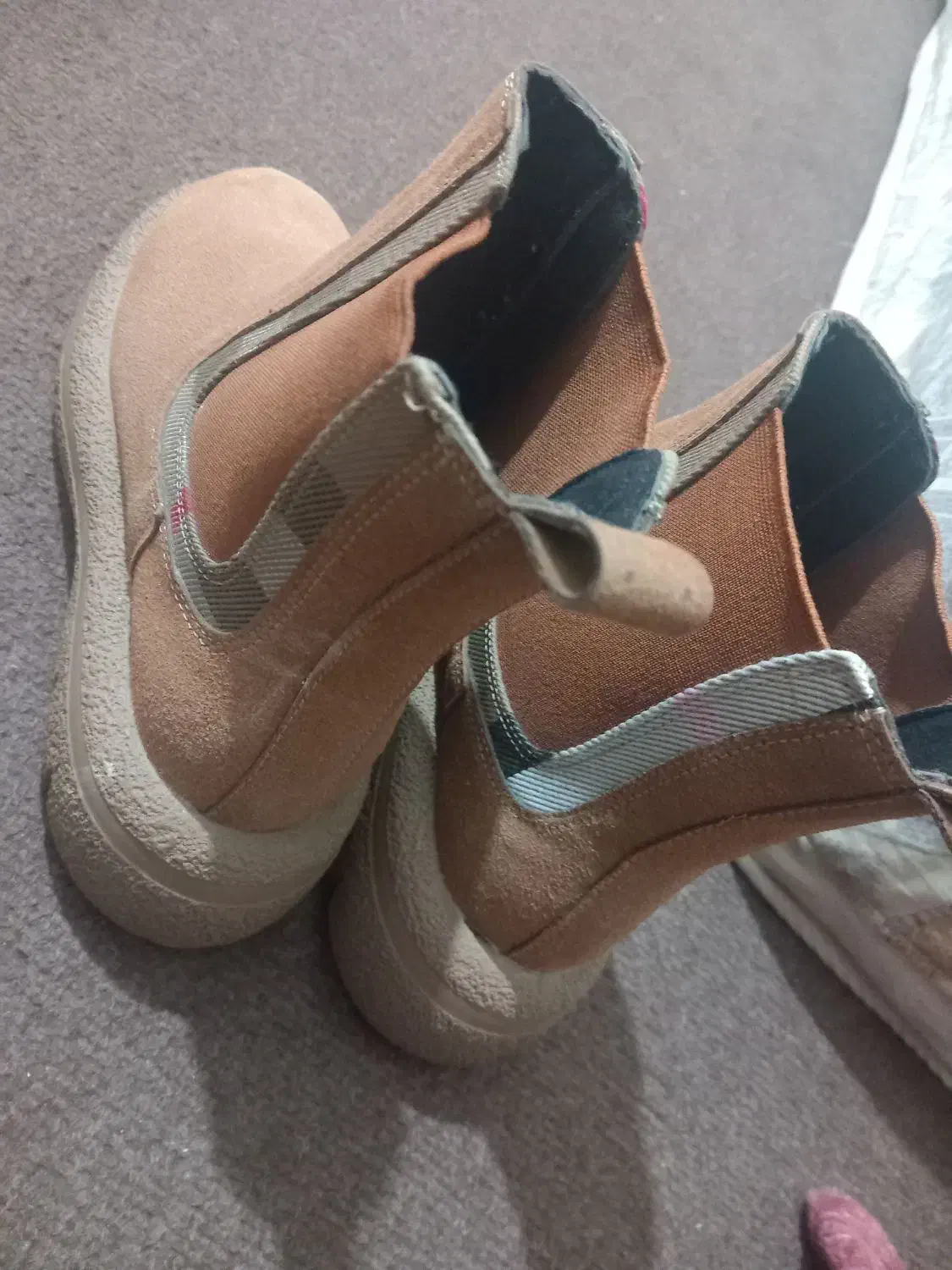 بوت|کیف، کفش، کمربند|شیراز, شیخ روزبهان|دیوار