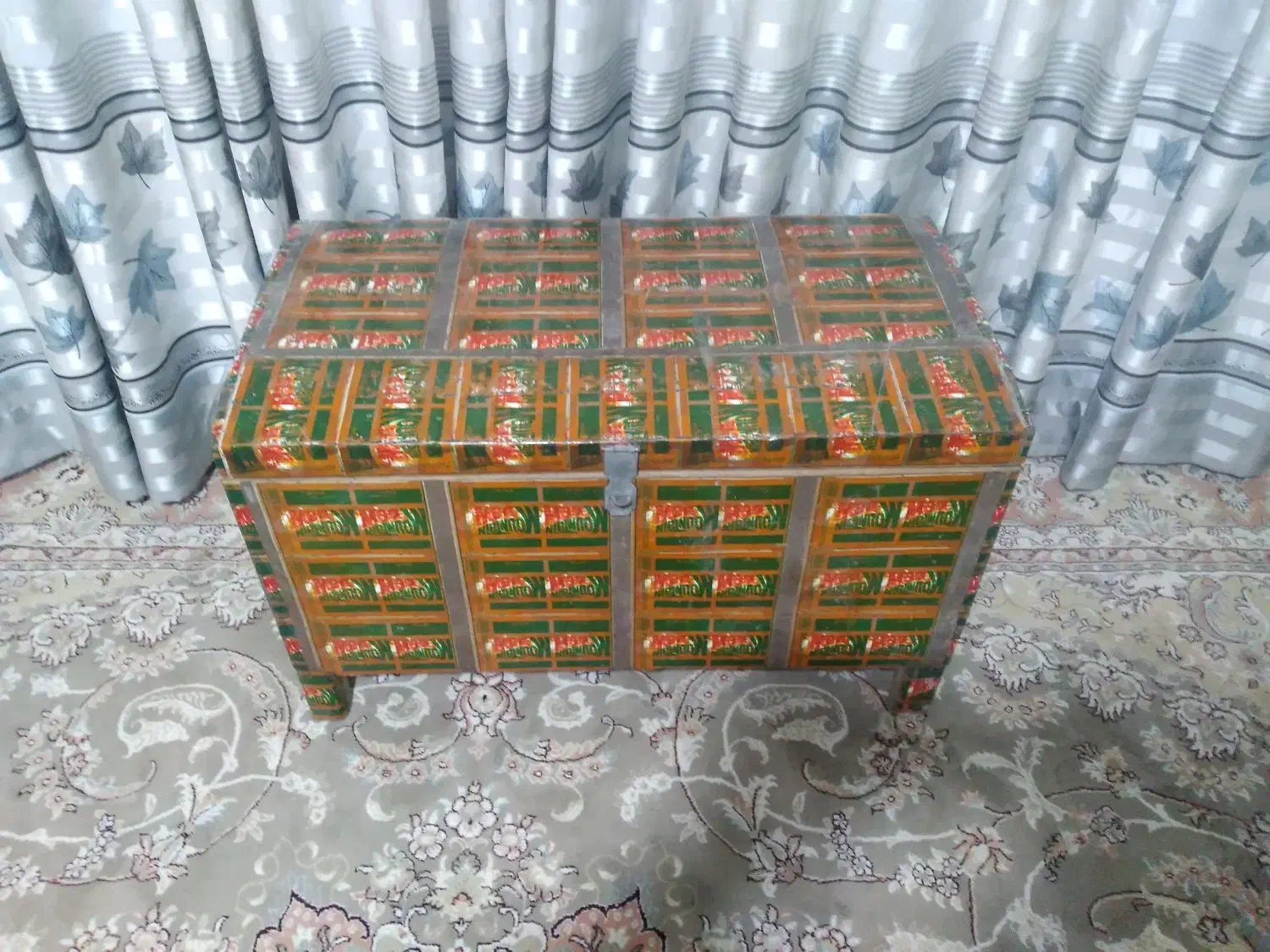 صندقچه قدیمی سالم|کلکسیون اشیاء عتیقه|رباط‌کریم, رباط‌کریم|دیوار