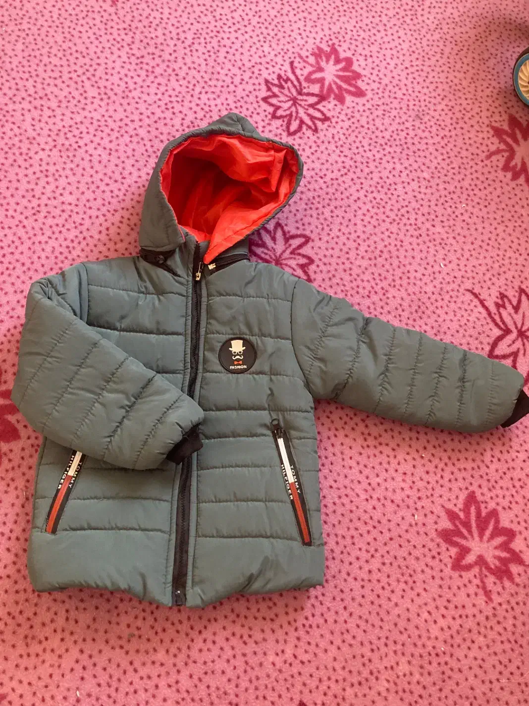 کاپشن نو نو پسرونه ب سن چهار سال اینا میخوره|کفش و لباس بچه|اراک, |دیوار