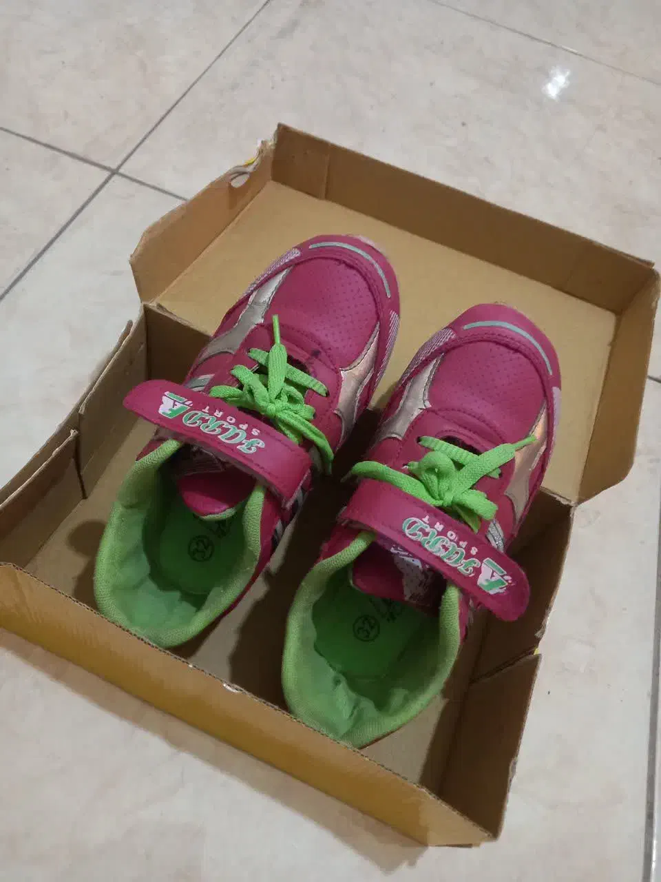کفش دخترانه، زیبا و در حد نو سایز ۳۲ تا ۳۵|کفش و لباس بچه|شاهینشهر, طالقانی|دیوار