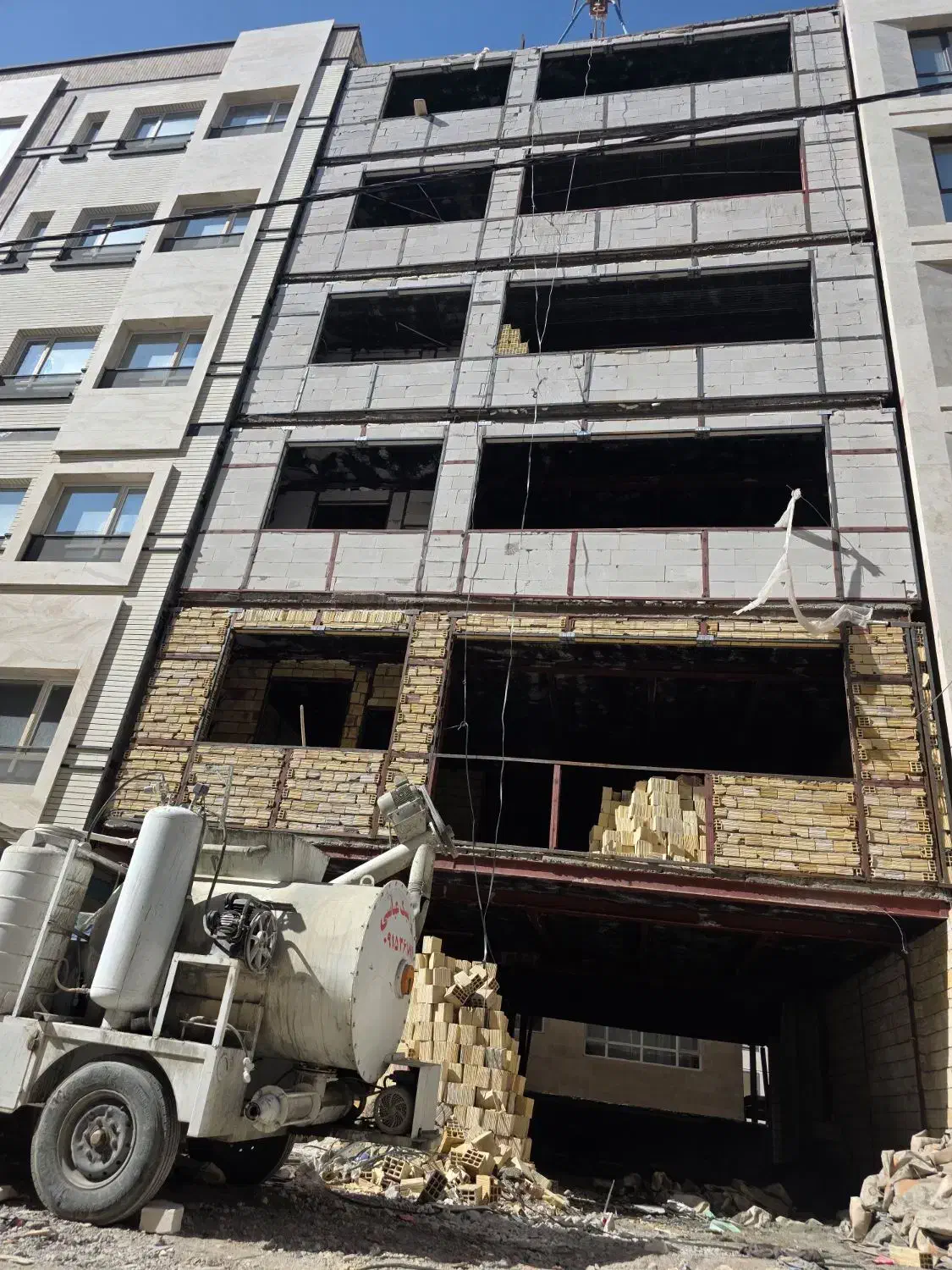 دونفرنیروی فنی جهت کار با دستگاه فوم بتن نیازمندز|استخدام معماری، عمران و ساختمانی|بیرجند, |دیوار