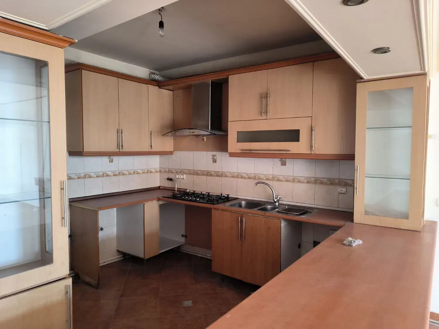 ۱۴۰ متر سه خواب بهار تهرانپارس غرق نور طبقه آخر