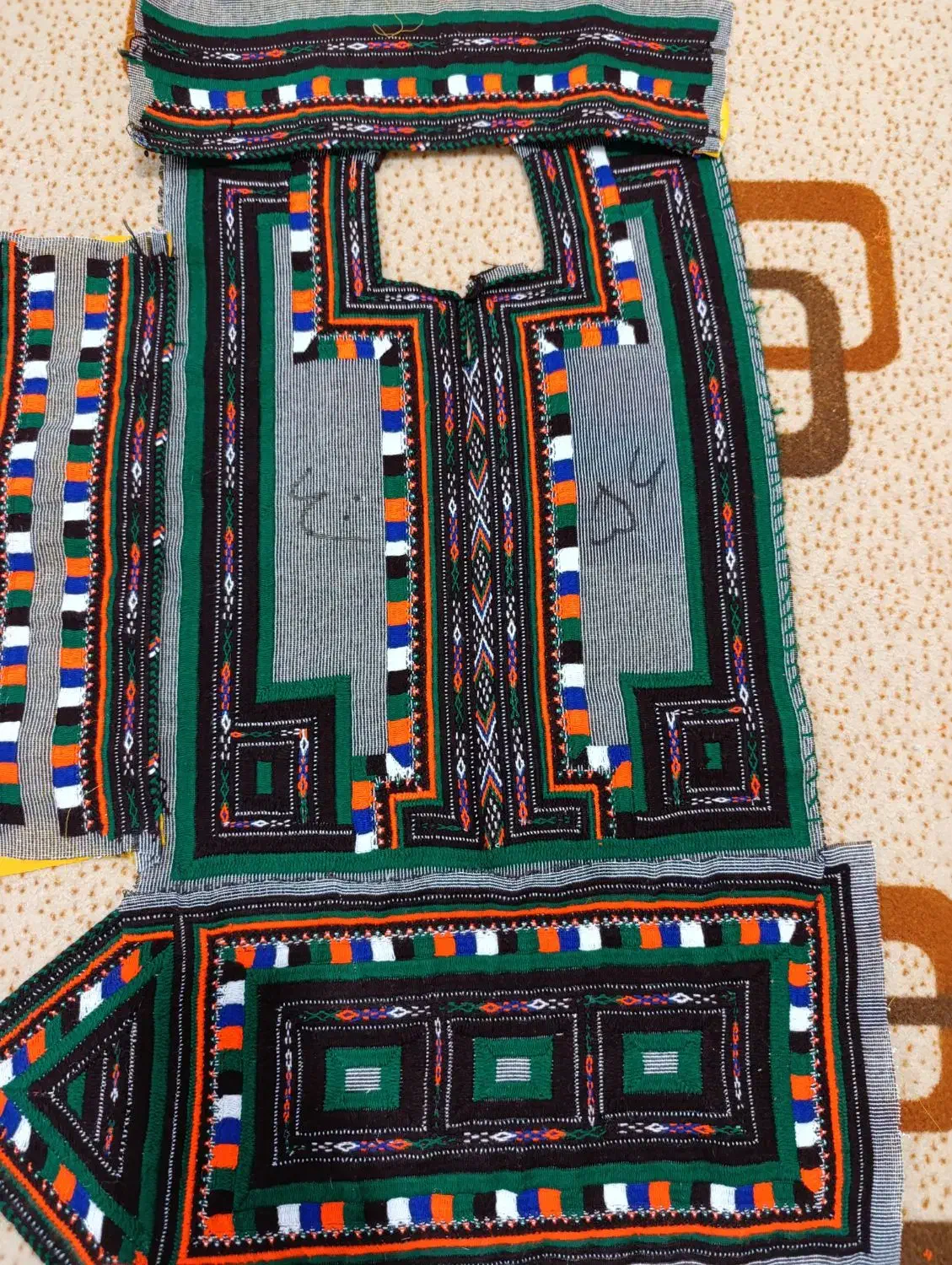 زیح آستین لباس|لباس|چابهار, |دیوار