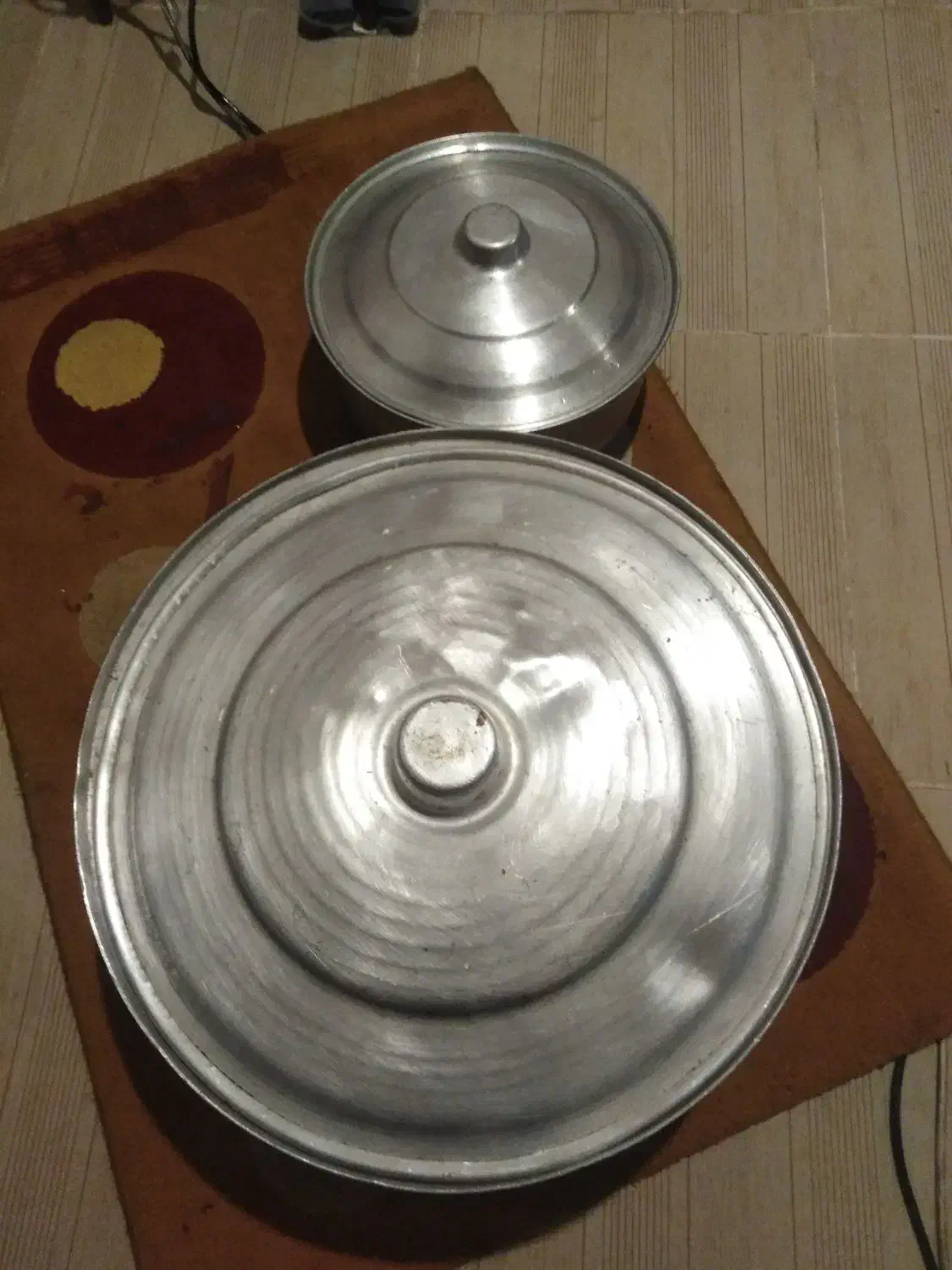 دیگ  رویی بزرگ  وگوچک|ظروف پخت‌وپز|گرگان, |دیوار