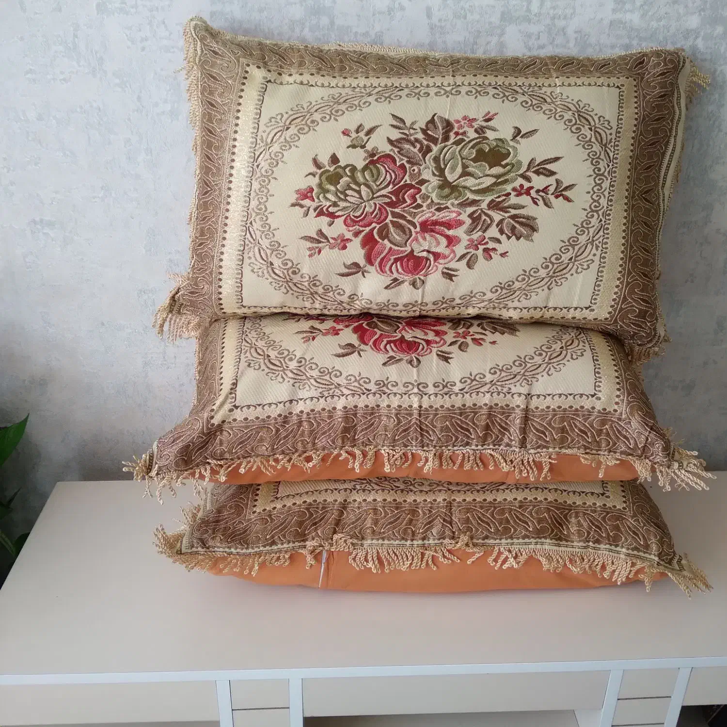 ۱۲ عدد متکا کاملا نو|رختخواب، بالش، پتو|فولادشهر, مسکن مهر فولادشهر|دیوار