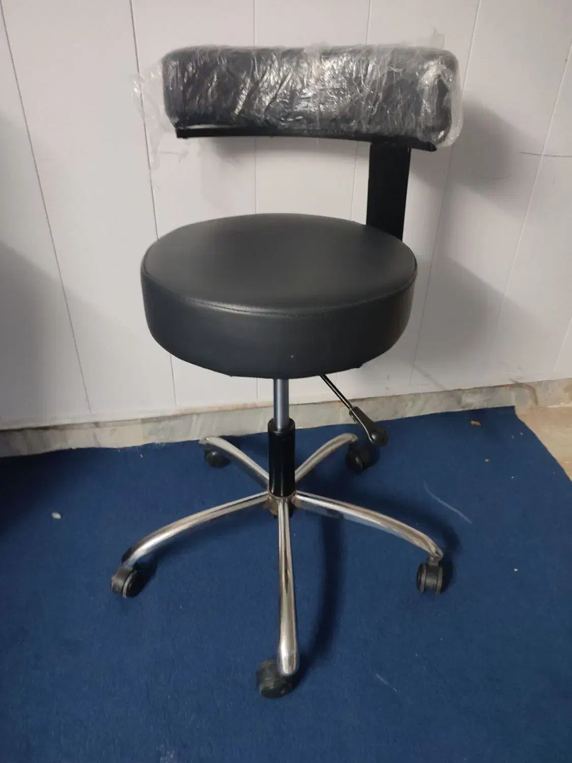 تخت ماساژ|آرایشگاه و سالن‌های زیبایی|قم, باغ کرباسی|دیوار