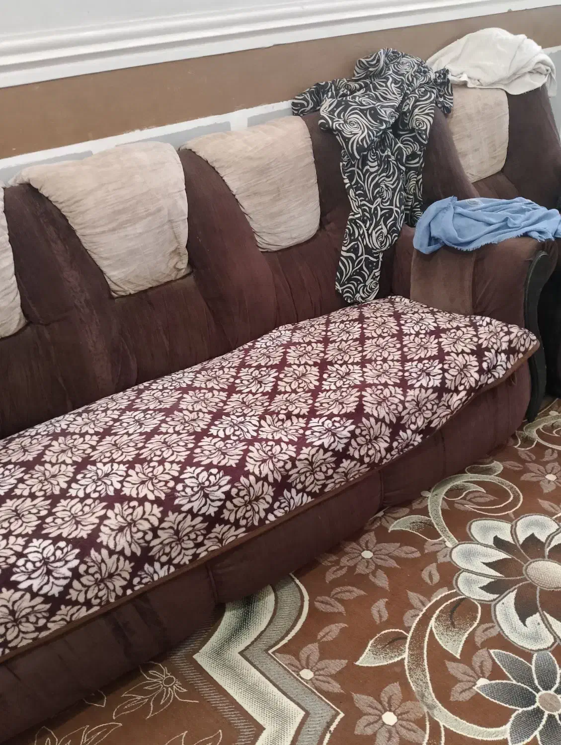 یک دست مبل با یک عدد بوفه به فروش می‌رسد فوری|مبلمان خانگی و میز عسلی|خاش, |دیوار