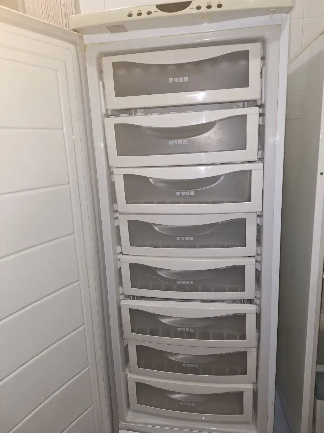 فریزر نگین ۸ کشو|یخچال و فریزر|زارچ, |دیوار