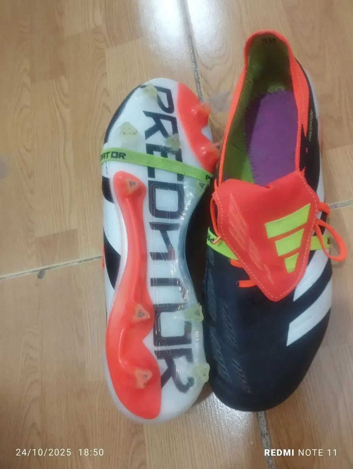 کفش فوتبالی|کیف، کفش، کمربند|آباده, |دیوار