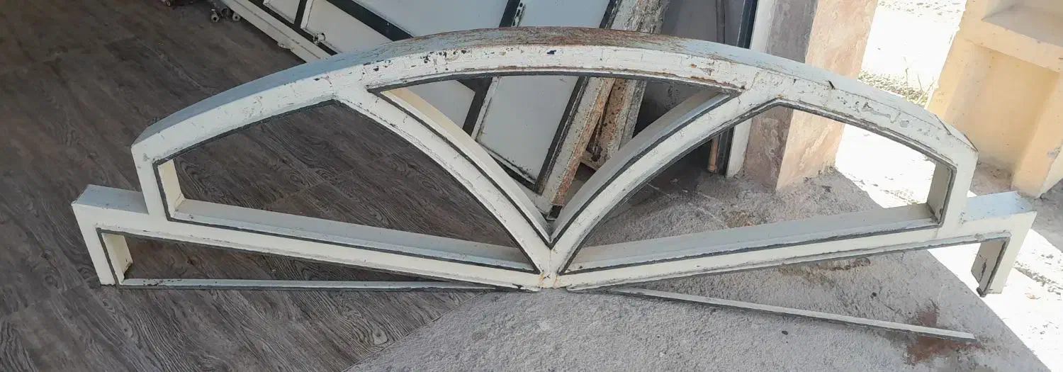 در حیاط آهنی|مصالح و تجهیزات ساختمان|ایوان, |دیوار