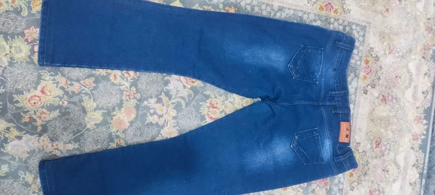 شلوار لی زنانه|لباس|رباط‌کریم, رباط‌کریم|دیوار