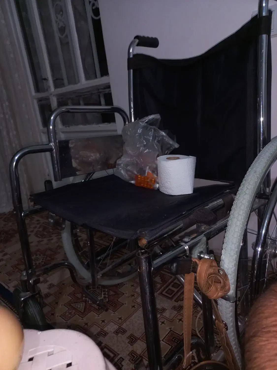 پرستار جوان برای مراقبت|استخدام درمانی، زیبایی، بهداشتی|آبگرم, |دیوار