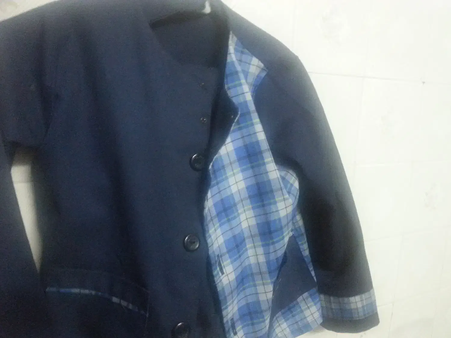 لباس گرم|کفش و لباس بچه|اصفهان, قلعه طبره|دیوار