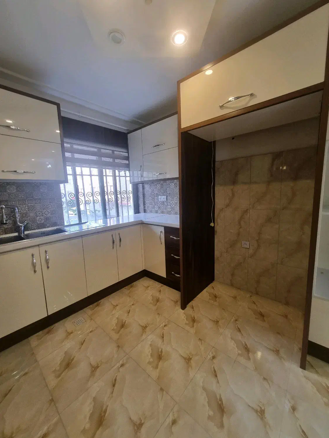 واحد مستقل 100 متری / حیاط دار / خرمشهر|اجارهٔ آپارتمان|لاهیجان, امیرشهید|دیوار