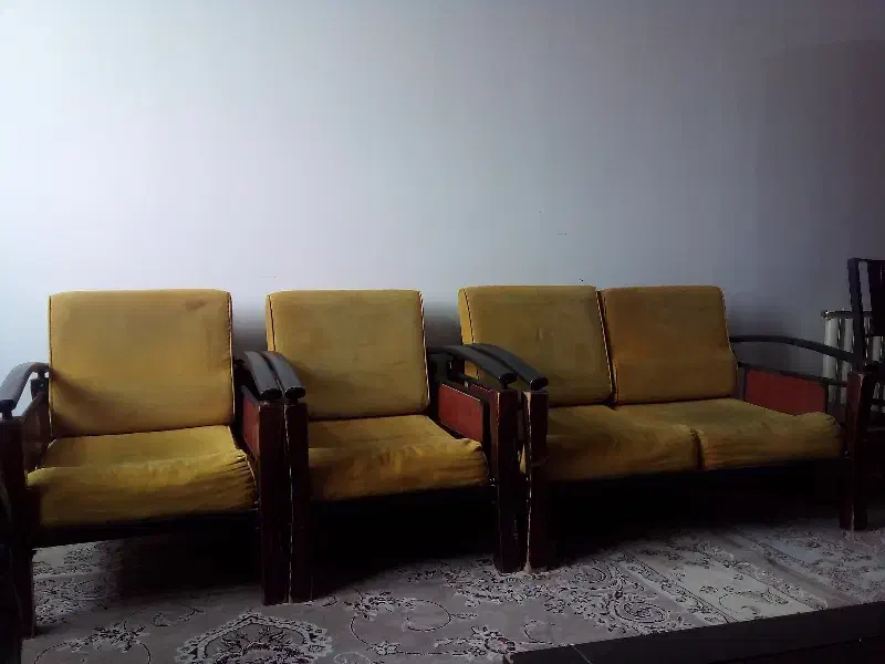 مبل ۴ نفره آهنی|مبلمان خانگی و میز عسلی|هشتگرد, فاز ۷ مهستان|دیوار