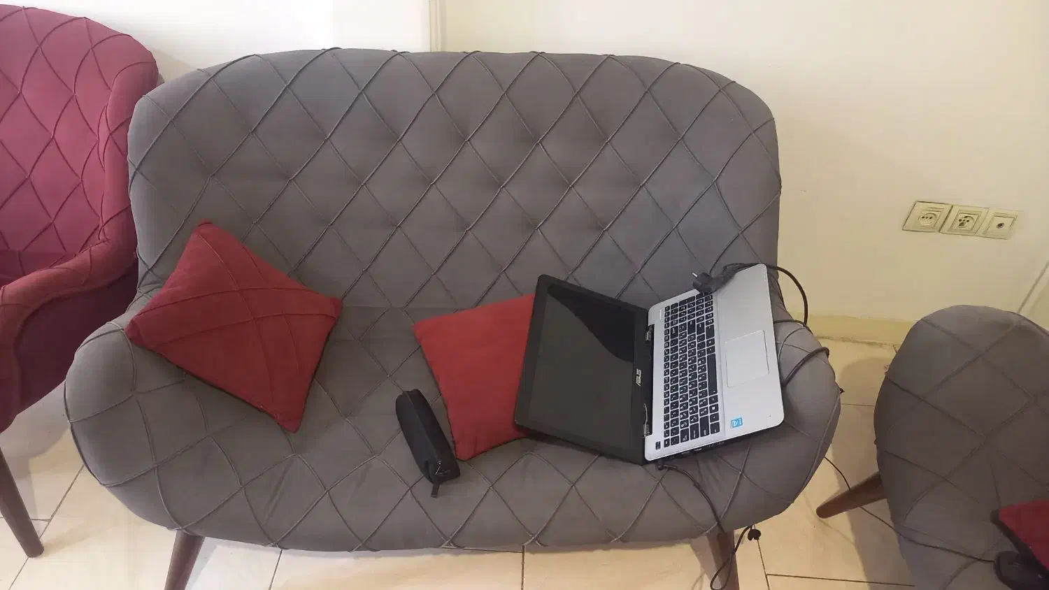 دو دست مبل مبل ال پنج نفره و طرح چستر|مبلمان خانگی و میز عسلی|تهران, کرمان|دیوار