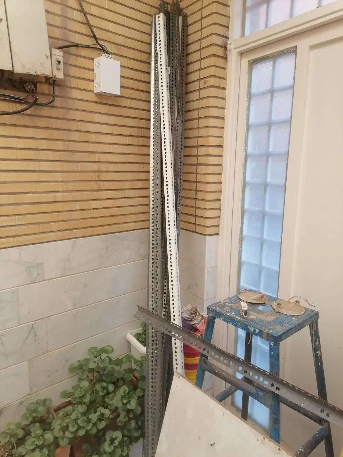 قفسه فلزی دیواری|کتابخانه، شلف، قفسه‌های دیواری|قم, زنبیل آباد|دیوار