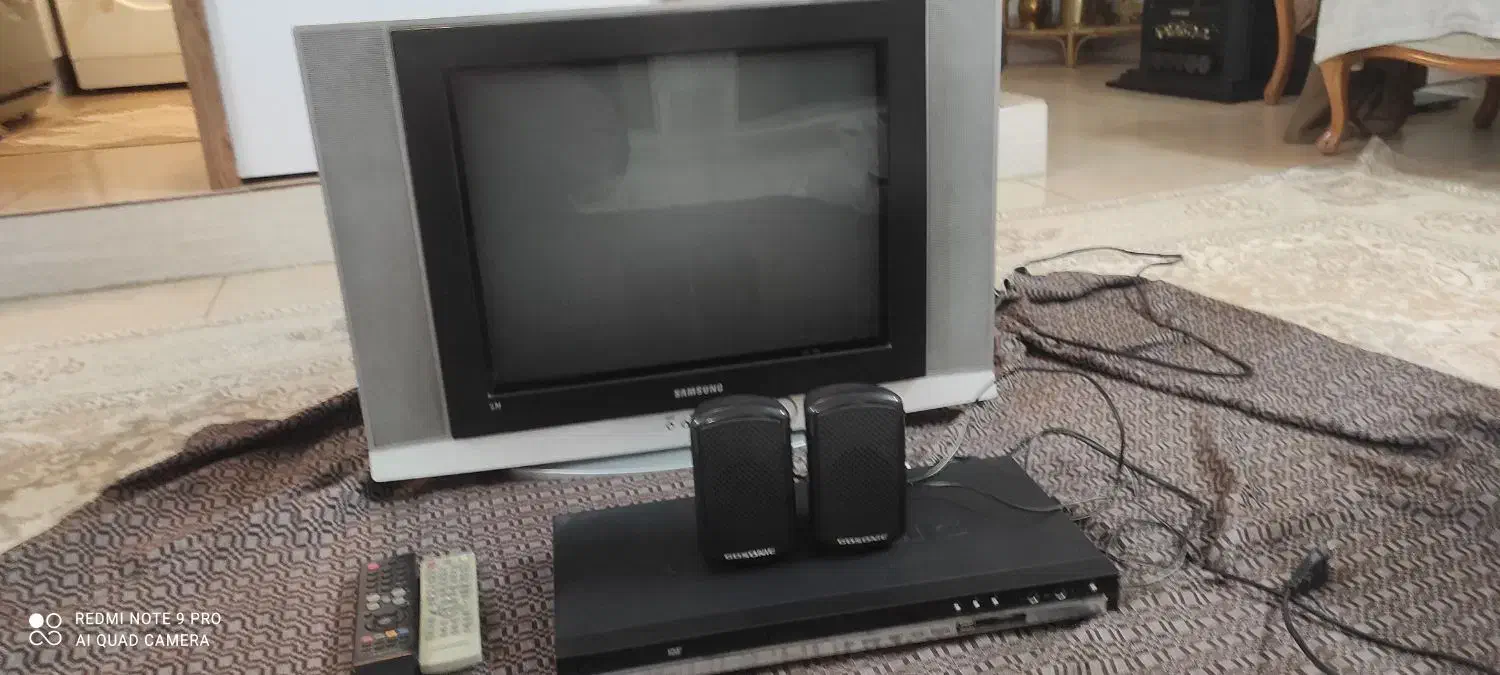تلوزیون سامسونگ و دستگاه سی دی فلش خور|تلویزیون و پروژکتور|قم, علی آباد سعدگان|دیوار