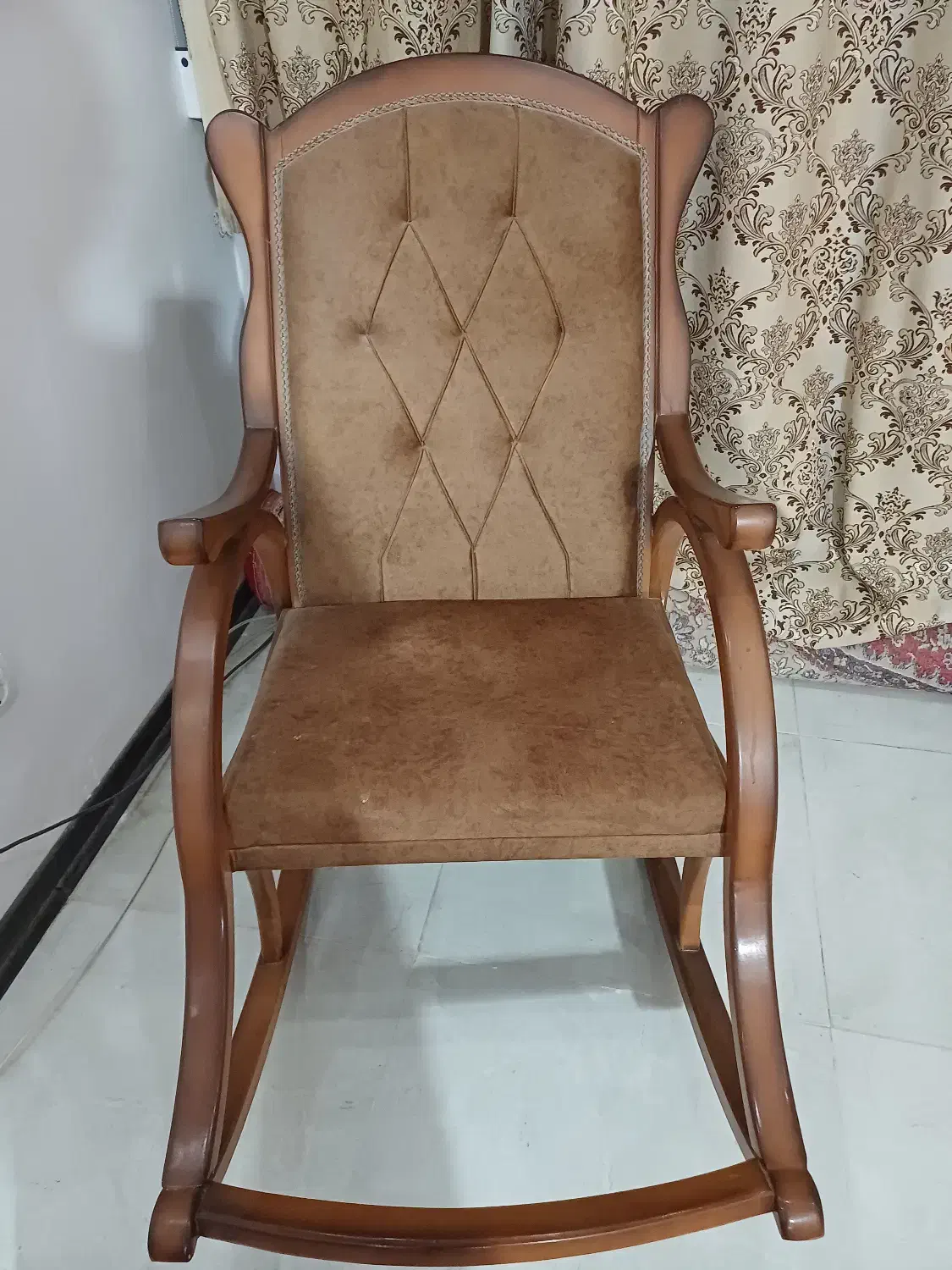 یکعدد صندلی راک|صندلی و نیمکت|شیراز, آزادگان|دیوار