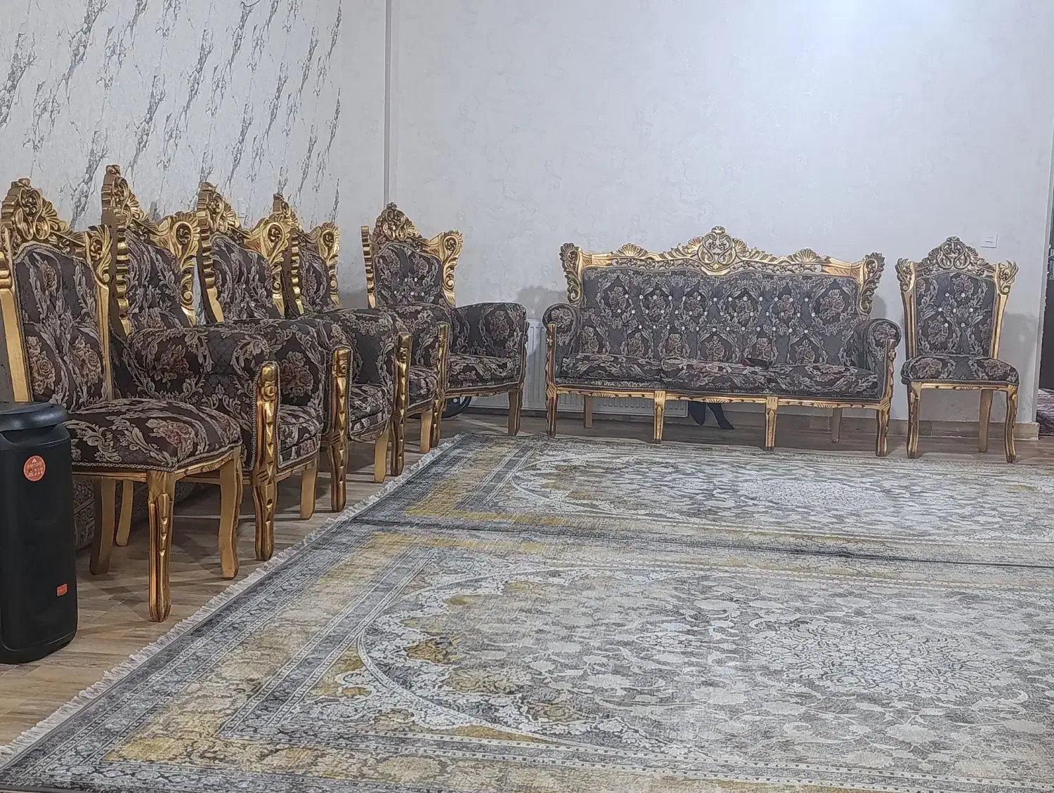 مبل در حد نو|مبلمان خانگی و میز عسلی|هشتگرد, فاز ۲ مهستان|دیوار