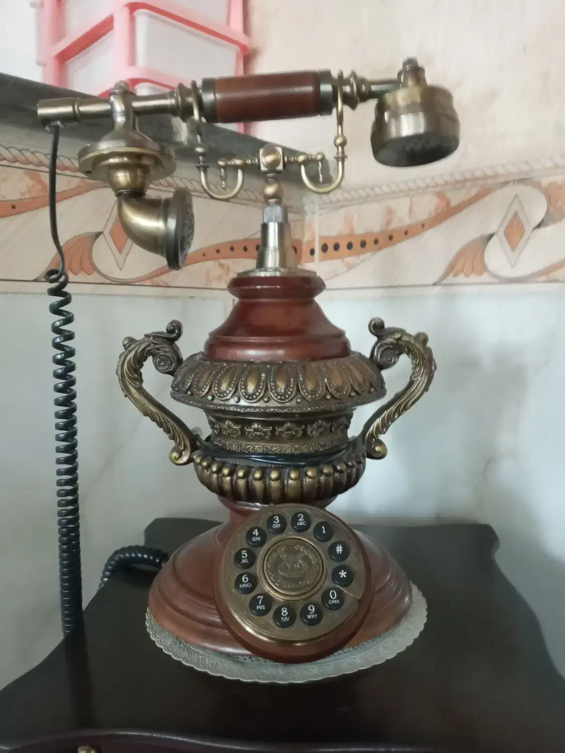 فروش تلفن عتیقه|کلکسیون اشیاء عتیقه|صحنه, |دیوار